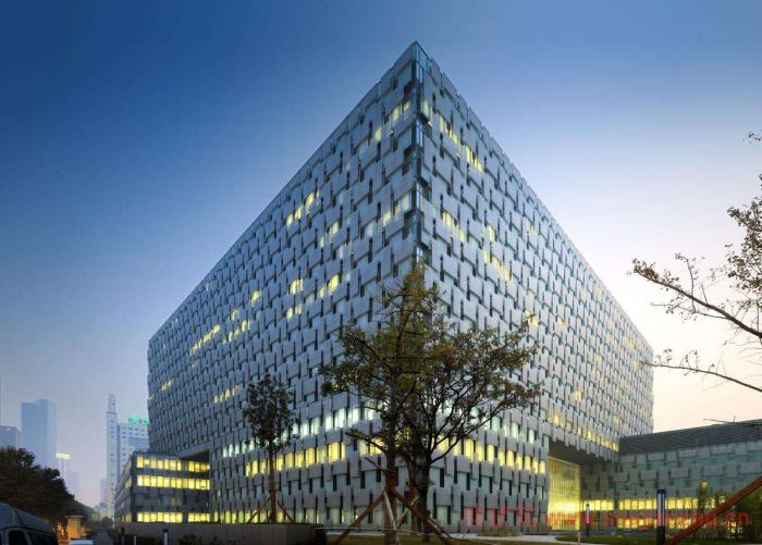 南京市鼓樓醫院（鋁單板廠(chǎng)家定制）